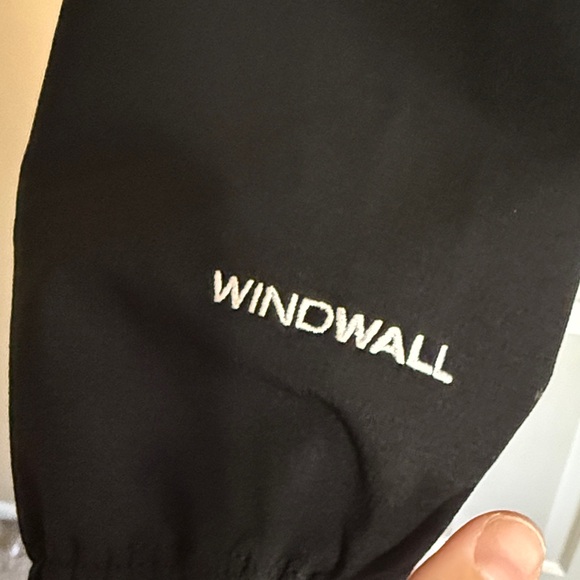 The North Face Women’s Black Performance Jacket- Wind Breaker - Picture 3 of 4